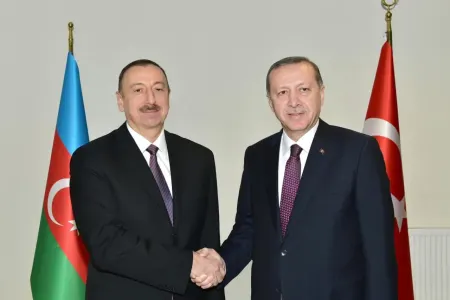 Prezidentlər Esenboğa Hava Limanında görüşdülər