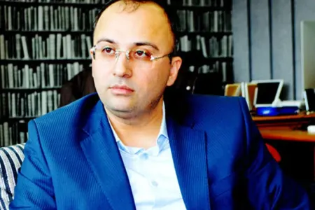 "Namazı ərəbcə qılmaq məcburi deyil"