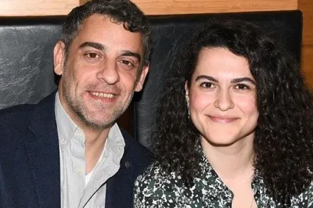 "Evliliyimizin birinci ildönümü mübarək"