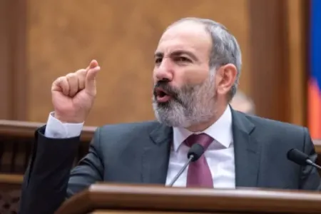 Paşinyan deputatlara bağırdı: - “Tüpürüm sizə” – VİDEO