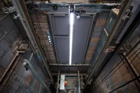 Bakıda faciə: yaşayış binasında lift qırıldı - Xəsarət alanlar var