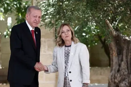 Ərdoğanı İtaliyada baş nazir qarşıladı