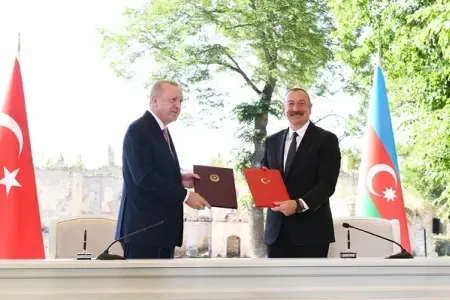 Münasibətlərimizi sarsılmaz etmək birinci vəzifəmizdir - SƏFİR