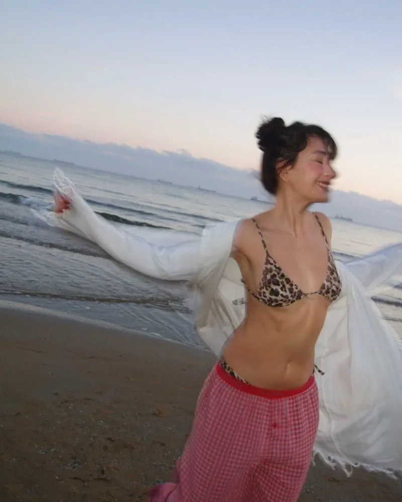 Neslihan Atagüldən çimərlik - fotoları