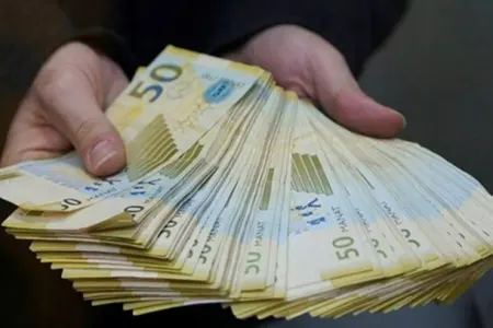 Evdən 3000 manat oğurlandı