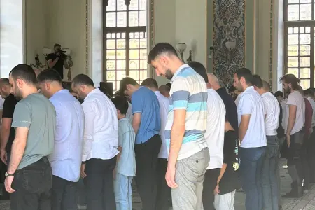 Təzəpir məscidində bayram namazı qılınır