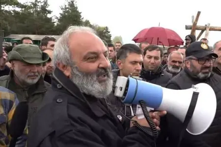 Keşiş erməniləri bugünkü mitinqə - ÇAĞIRDI