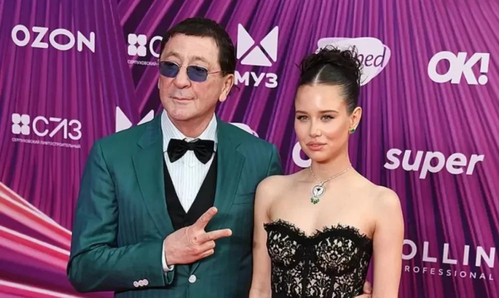 61 yaşlı Xalq artisti 18 yaşlı qızla evlənir - FOTO