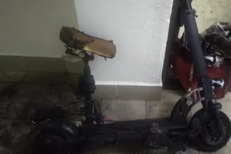 Bakıda mağazada elektrik skuteri yandı