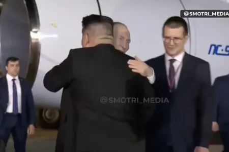 Kim Çen In Putini şəxsən qarşıladı