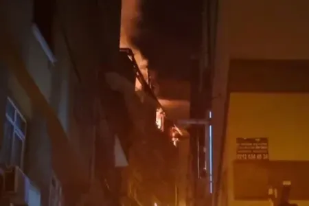 5 mərtəbəli bina yandı