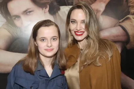 Coli və qızı qırmızı xalçada – - Fotolar