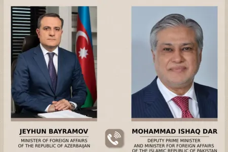 Ceyhun Bayramov pakistanlı həmkarı ilə danışdı