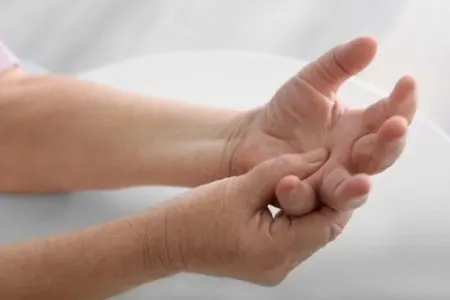 Əllərin keyiməsinin təhlükəli - səbəbləri