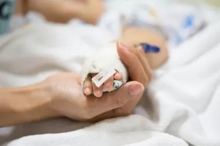 13 günlük uşağın üzərinə qaynar su töküldü
