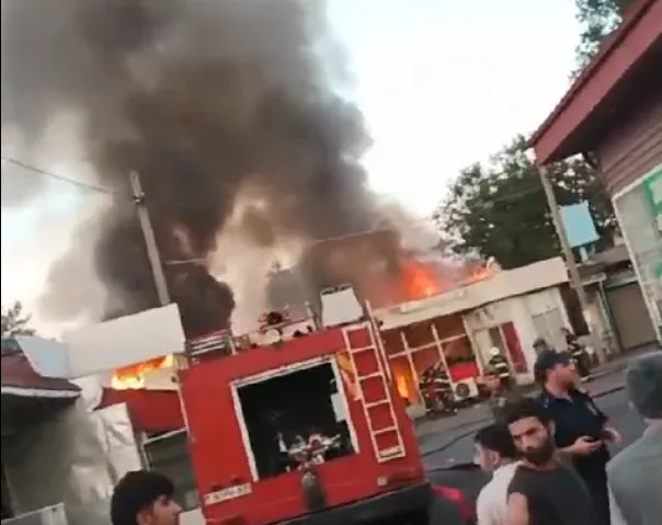 Lənkəranda bazar yanır - FOTO