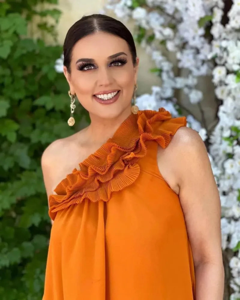 Elza Seyidcahan özünü tanınmaz hala saldı - FOTO