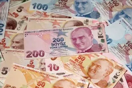 Lirə tarixi minimuma düşdü