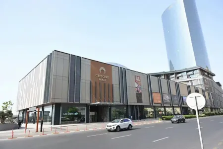 "Crescent Mall"un qarşısında DƏHŞƏTLİ hadisə baş verdi: - Xəsarət alanlar var