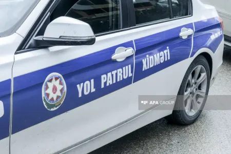Qaxda yük maşını ağaca çırpılıb, xəsarət alan var