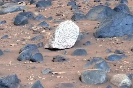 Marsın sirli ağ daşı
