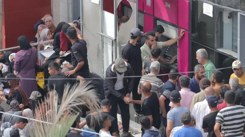 'Bankda pulum var, amma çörək ala bilmirəm'