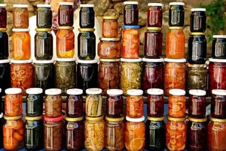 Konservləşdirilmiş məhsullarda diqqətli olun