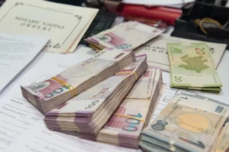 Təqaüdün məbləği iki dəfə azaldıldı - YENİ QƏRAR