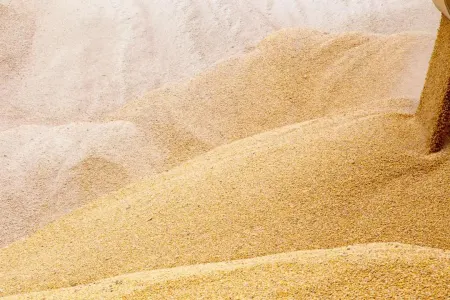 Bu ölkə təxminən 30 min ton - taxıl saxlayacaq