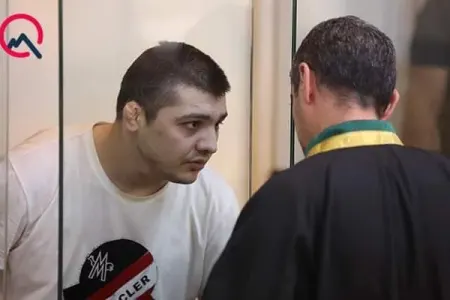 Əhməd Əhmədov məhkəməyə 300 dollarlıq köynəkdə gəlib? - FOTO