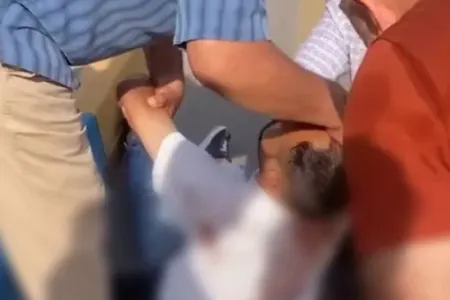 Qapısı açıq halda idarə olunduğu deyilən avtobusdan sərnişin yıxıldı