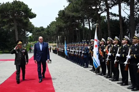 Azərbaycanın müdafiə naziri italiyalı həmkarı ilə görüşdü