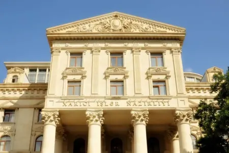 Ceyhun Bayramov italiyalı nazir müavini ilə müzakirə apardı