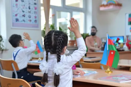 Bakıda bu məşhur lisey bağlandı - RƏSMİ - FOTO