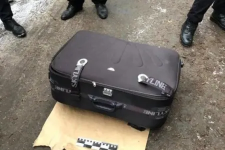Uşaqlar içində kişi meyiti olan çamadan tapdılar