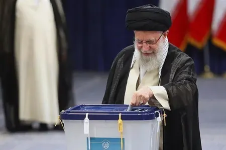 İranın Ali Lideri səs verdi - FOTO