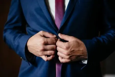 Azərbaycanda müğənninin biznesi çökdü, borca düşdü