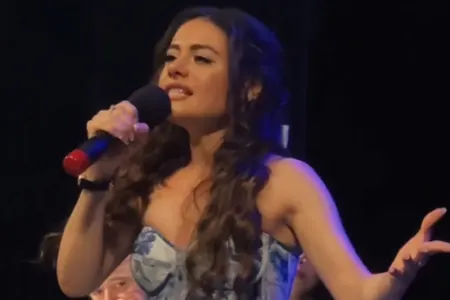 Samirənin ifası Vaqif Səmədoğlunun həyat yoldaşını kövrəltdi