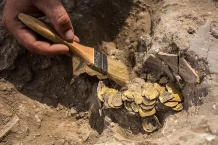 Xəzinə əməliyyatı: - Yeraltı keçid tapıldı