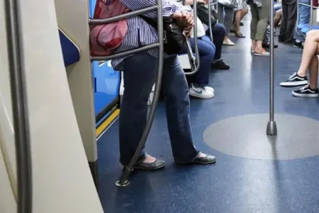 Metroda qadınların davası - VİDEO