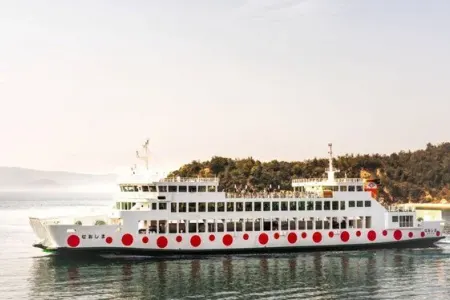 140 nəfərin olduğu bərə - sahilə çırpıldı