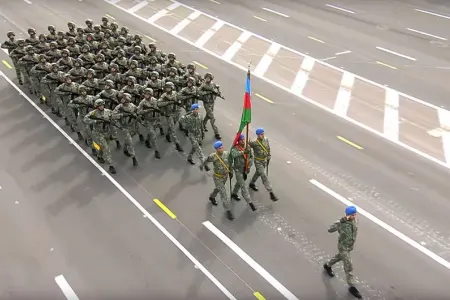 Zakir Həsənov Minskdə paradı izlədi