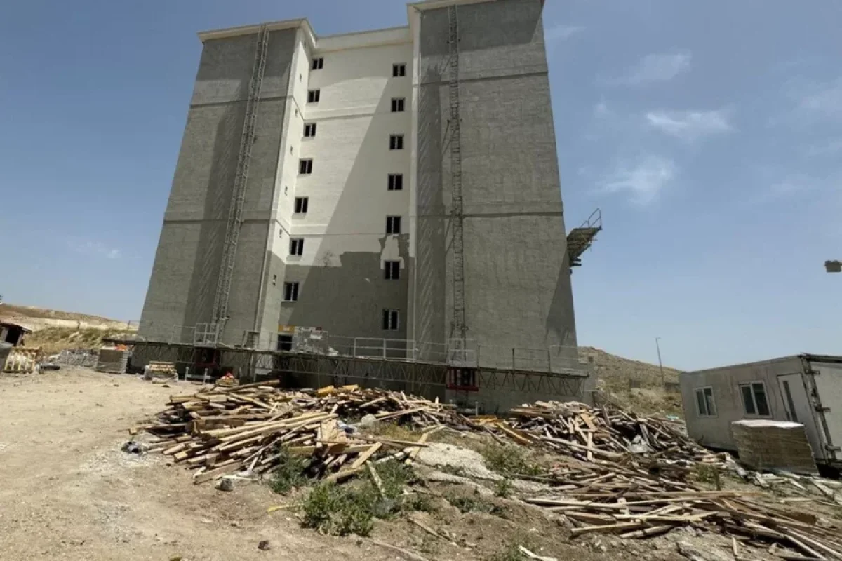 Tikinti çökdü: - Yaralılar var