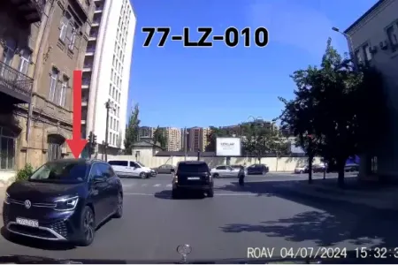 Bakıda sürücü "protiv" yola girib avtomobillərin üzərinə sürdü