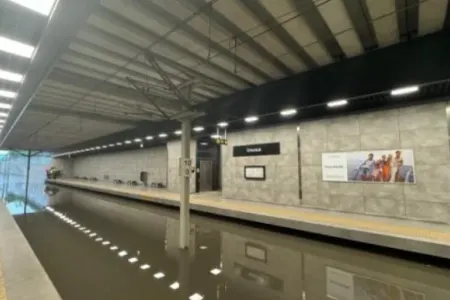 Metrolar gölə çevrildi, avtomobillər sular altında qaldı