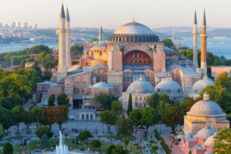 Rahiblərin gizli tunellərlə canlarını xilas etdikləri sirlərlə dolu abidə