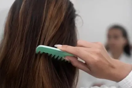 Saçların sürətlə tökülməsinə səbəb olan səhvlər