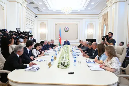 Məzahir Pənahov MÜHÜM İCLAS keçirdi
