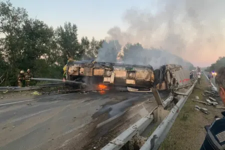 Yük maşını mikroavtobusla toqquşdu: - 14 NƏFƏR ÖLDÜ
