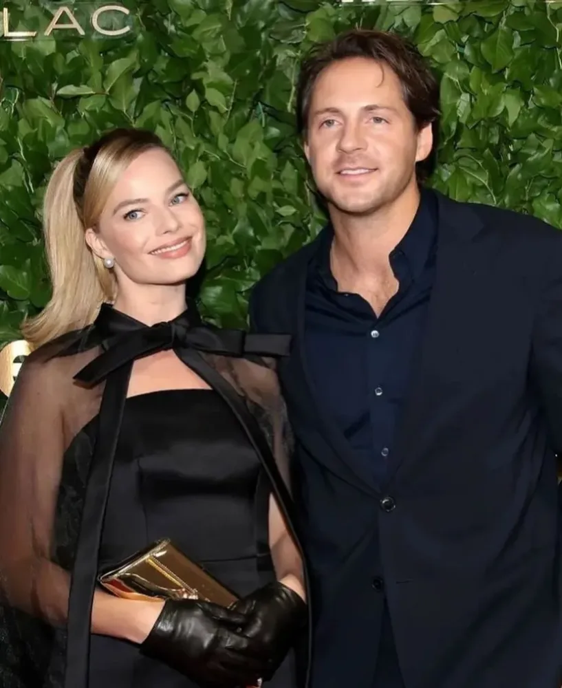 "Barbie"nin ulduzu ana olur - FOTO